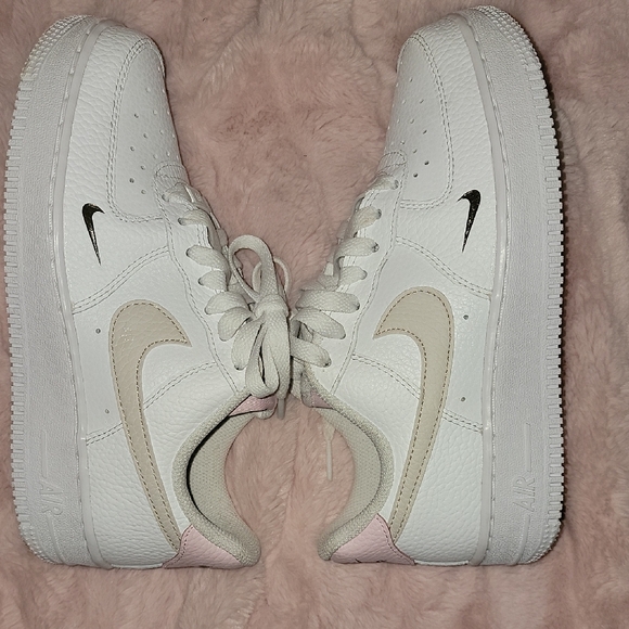 Nike White and Tan Sneakers - Picture 5 of 5